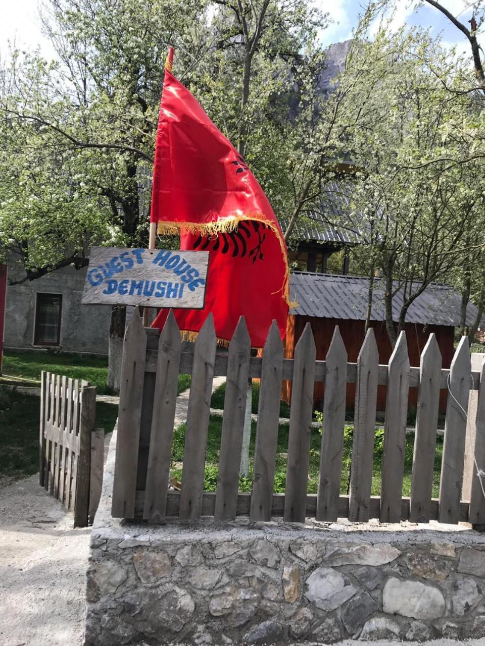 Guesthouse Demushi Valbone Buitenkant foto